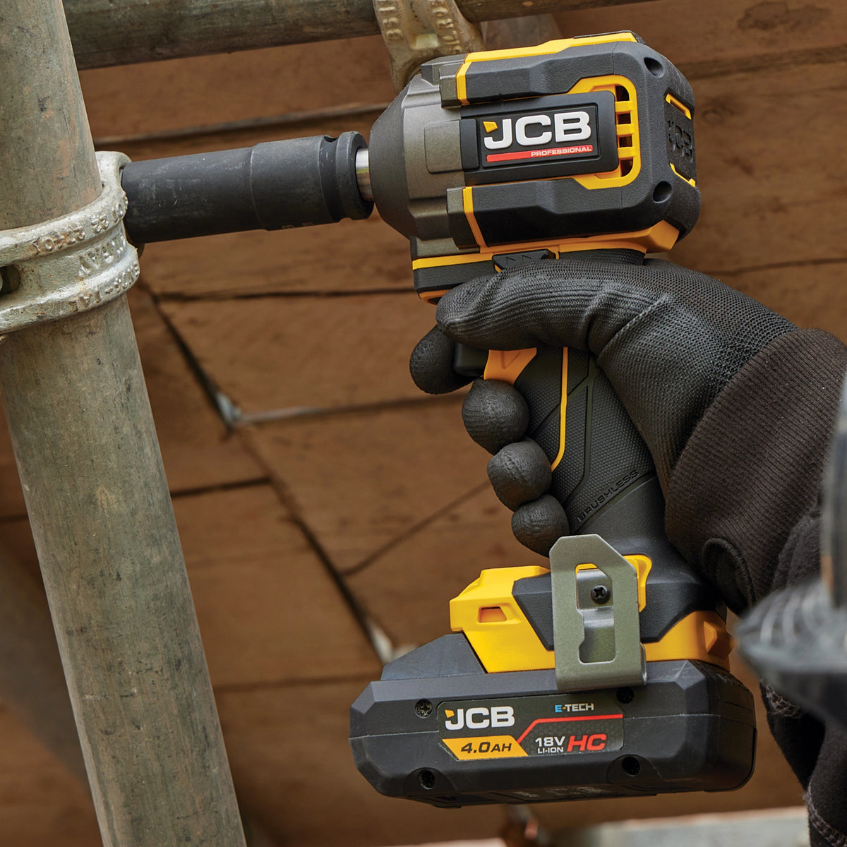 Klucz udarowy zestaw JCB 620Nm – klucz udarowy z akumulatorem i ładowarką