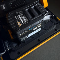 Lampa budowlana na statywie JCB 4500 lm – profesjonalne lampy budowlane