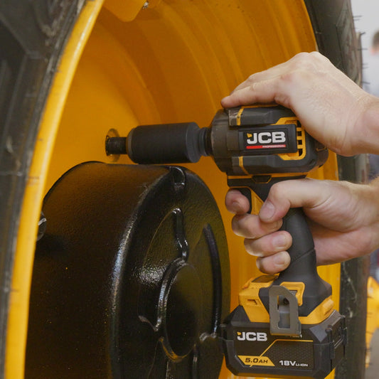 JCB Professional Акумуляторний ударний гайковерт 18В 620Нм Набір 2x 5,0Ач Зарядний пристрій 4,5А Валіза